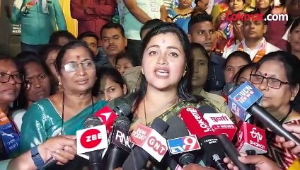 लक्ष्मीच्या हाती कमळ असतंच सूचक विधान