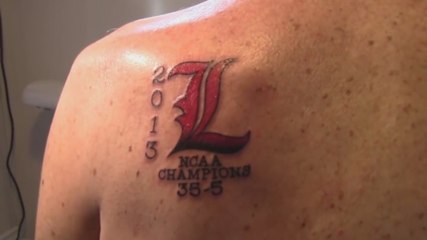 Así se hizo Rick Pitino su tatuaje de campeón de la NCAA 2013