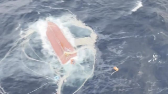 경북 포항 120km 해상서 어선 전복...5명 구조·1명 실종 / YTN