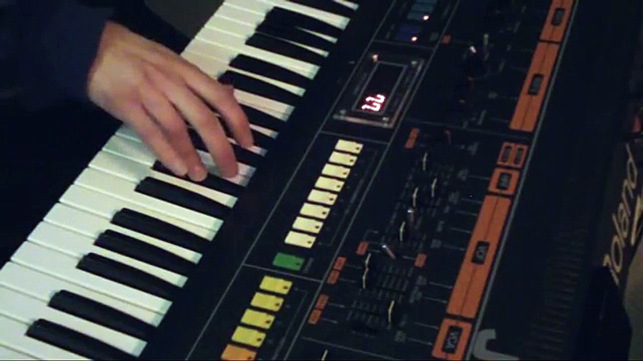 Roland Jupiter 8 (filtering, arpeggiator, unison and poly modes)