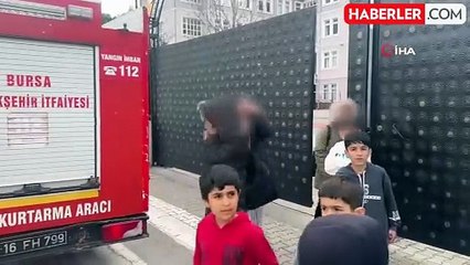 Bursa'da 4 öğrenci kapanan okulda mahsur kaldı, seslerini böyle duyurdular