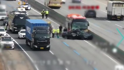 경부고속도로에서 승합차 등 3대 사고...1명 사망 / YTN