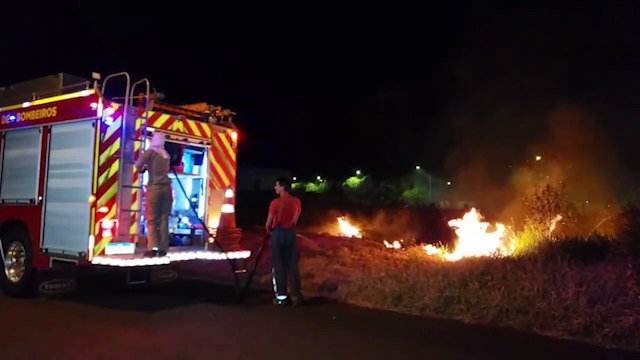 Fogo em vegetação seca mobiliza Bombeiros no Cascavel Velho