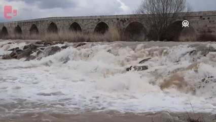 Dağlardaki kar erken eridi, Kızılırmak'ın debisi en yüksek seviyeye çıktı
