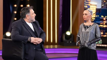 Sophia the Robot Dazzles on The Tonight Show 🤖