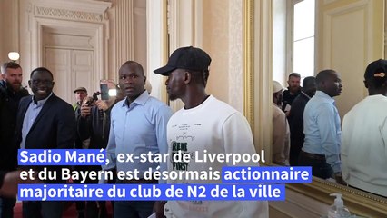 Football: à Bourges, le nouvel actionnaire Sadio Mané accueilli avec enthousiasme