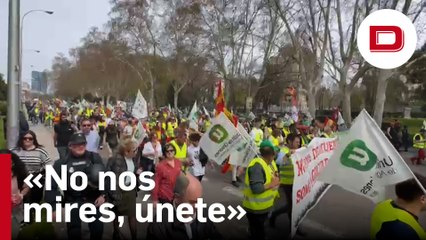 Los agricultores claman a los viandantes que se unan a su marcha