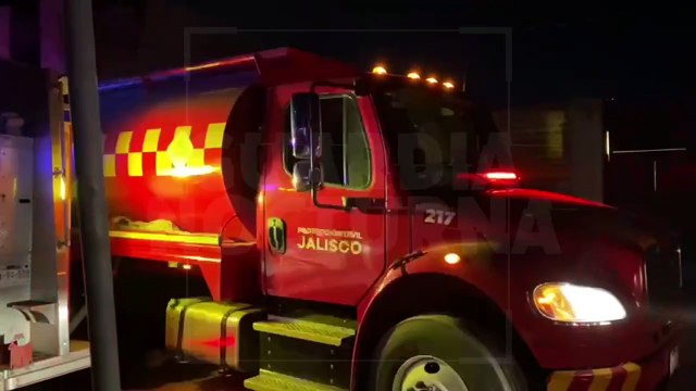 Incendio consume bodega de muebles en El Salto