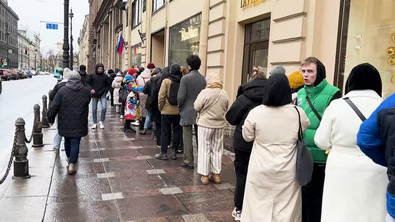 Protest gegen Putin: Russen kommen gleichzeitig ins Wahllokal