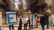 Milano, blitz in Duomo di alcuni attivisti contro la guerra in Palestina. Bloccati davanti all'altare
