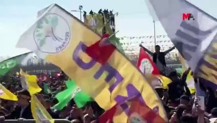 DEM Parti etkinliğinde terör sloganları! Özgür Özel'in ortakları durmuyor