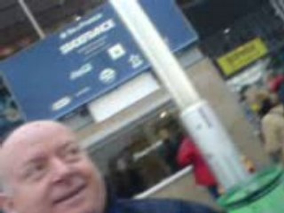 au abord du stade lol
