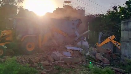 आयड़ नदी पेटे पर  हटाए अवैध कब्जे