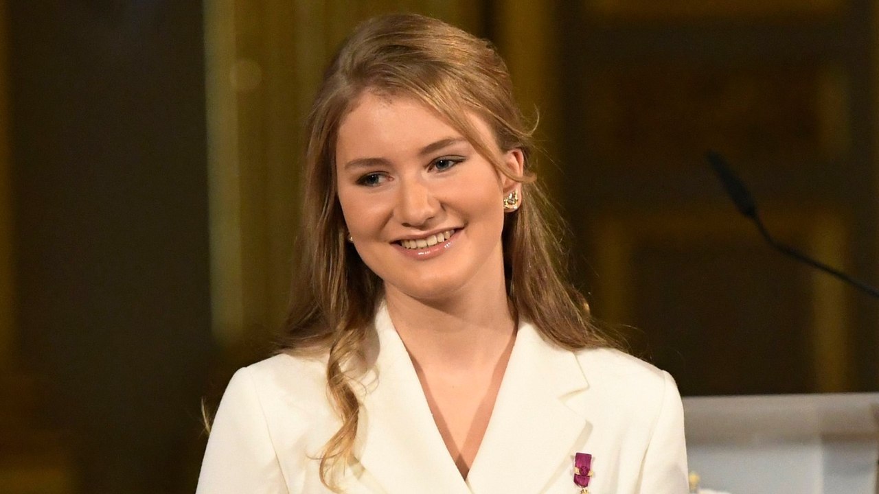 GALA VIDEO - Élisabeth de Belgique radieuse aux côtés de son père le roi Philippe : ils reçoivent un invité très spécial.