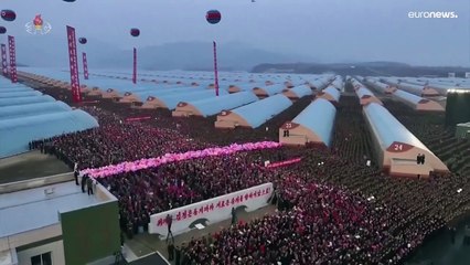 شاهد: زعيم كوريا الشمالية يظهر لأول مرة في سيارة فاخرة أهداه إياها بوتين