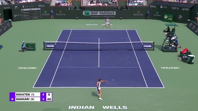 Indian Wells - Swiatek soulève le trophée