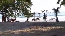 Vecinos y visitantes disfrutaron este sábado de una cabalgata en playa garza de Nicoya en Guanacaste