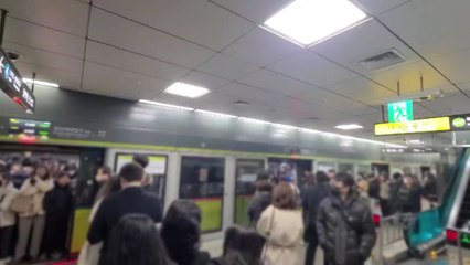 우이신설선 신호기 고장 10여 분 지연...출근길 불편 / YTN