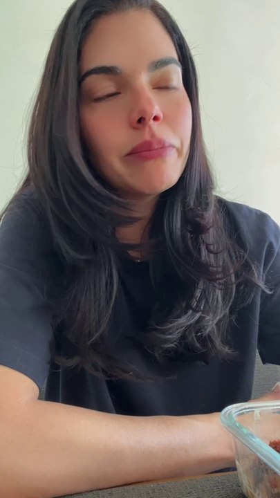 Livia Brito live invitacion a su mundo azul