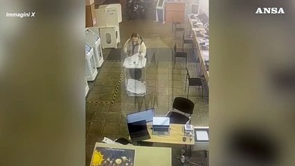 Elezioni in Russia, versato inchiostro nelle urne