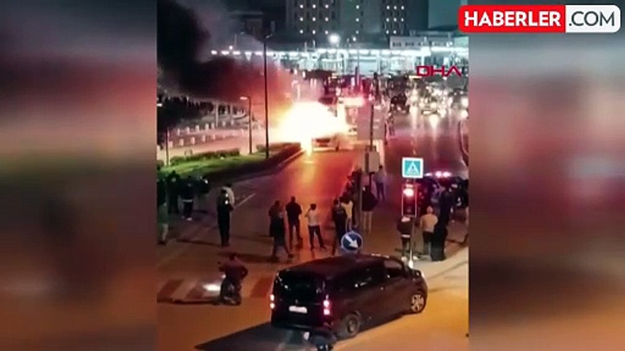 Bursa'da Belediye Başkan Adayı Subaşı'nın Seçim Minibüsü Alev Aldı