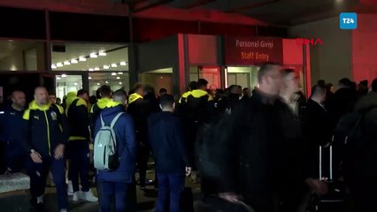 Fenerbahçeli taraftarlar, olaylı derbi sonrasında İstanbul'a dönen takımlarını coşkuyla karşıladı