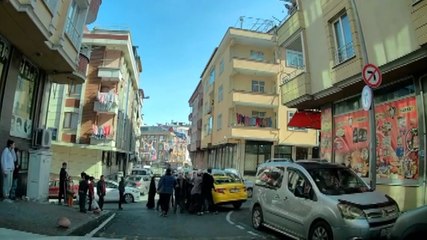 Taksinin camını yumrukla tuzla buz etti
