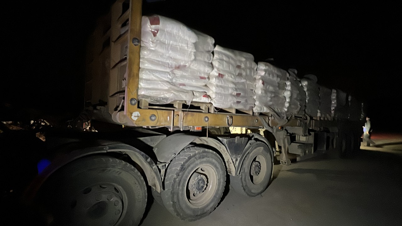 وصول شاحنات محملة بمساعدات غذائية حي التفاح في غزة