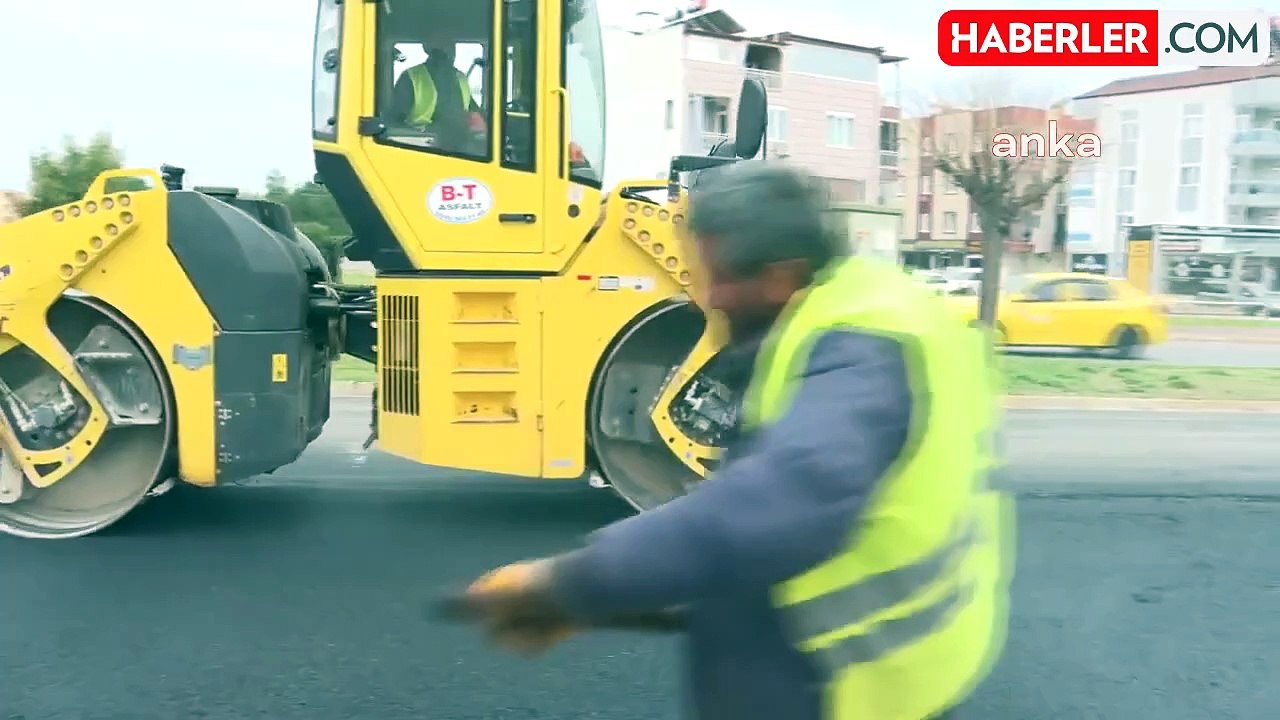 Antalya Büyükşehir Belediyesi Kepez Ceyhan Caddesi'nde Sıcak Asfalt Çalışması Yaptı
