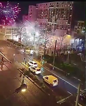 #France Le #commissariat de #Police de #LaCourneuve #attaqué et ciblé par des #tirs de #mortiers, 9 #personnes #interpellées 4 jours après la #mort d’un #jeune de 18 ans, percuté par une #voiture de police après un #refus d’obtempérer