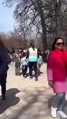 Los "PASEADORES de NIÑOS" llegan a Madrid: UTILIZAN CORREAS