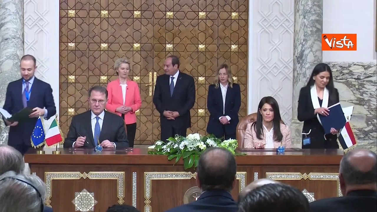 Meloni al Cairo, ecco la firma degli accordi tra Italia, gli altri Paesi Ue e Egitto
