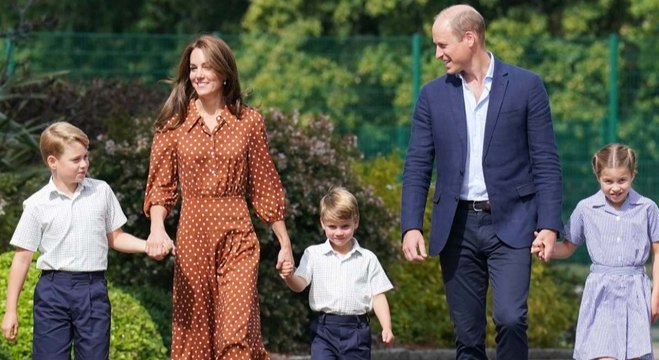 Kate Middleton, fotografiada caminando junto a Guillermo y sus hijos en una granja este fin de semana