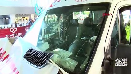 Minibüs ve ambulans çarpıştı: 3 yaralı