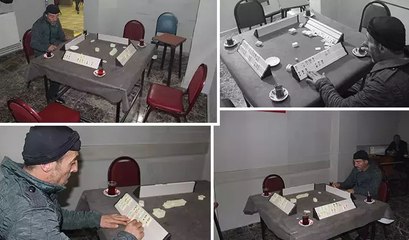 4 kişilik okey oyununu tek başına oynadı