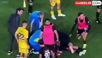 Arjantin'de oynan futbol maçında orta saha oyuncusu topsuz alanda yere düşüp nöbet geçirdi, maç tatil eidldi