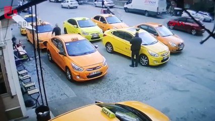 16 yaşındaki çocuk iki kişiyi vurdu, dört kişiyi de bıçakladı: Saldırı anı kamerada