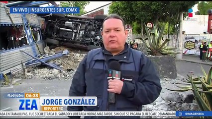 Vehículo de carga vuelca en Insurgentes Sur, CDMX