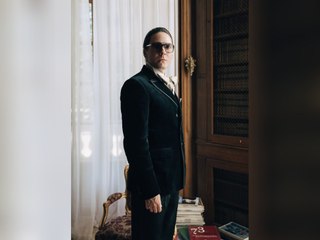 "Becoming Karl Lagerfeld": Der erste Trailer ist da