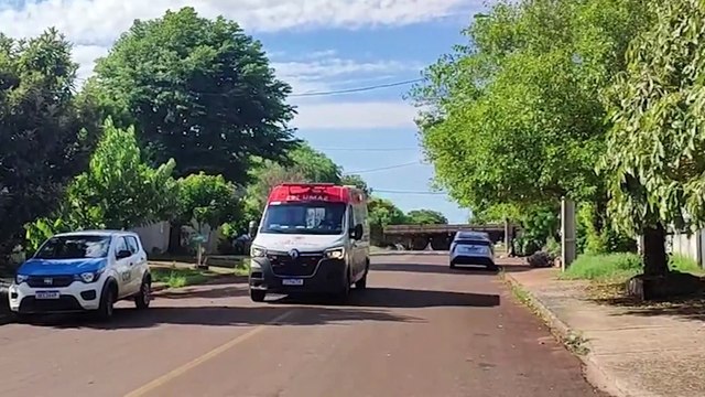 Poste cai e deixa trabalhador ferido no Bairro Cataratas