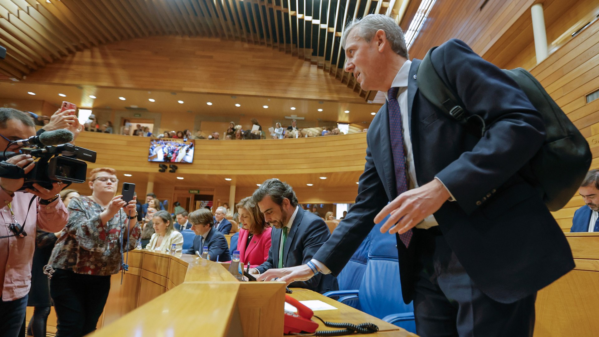 Constituido el nuevo Parlamento gallego, con mayora del PP y primer pacto BNG-PSOE