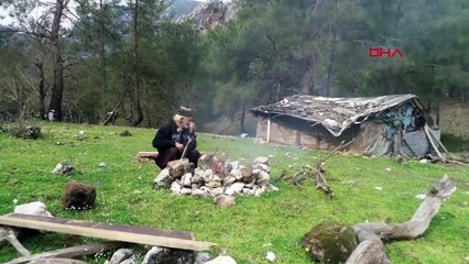 Keçileri çalınınca insanlara küstü, 17 yıldır dağda yaşıyor