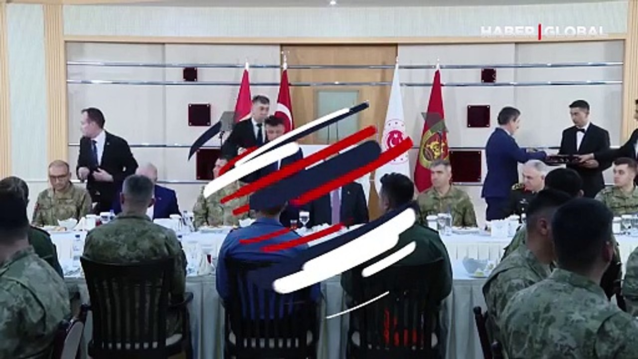 Cumhurbaşkanı Erdoğan, Mehmetçik ile iftar yaptı 