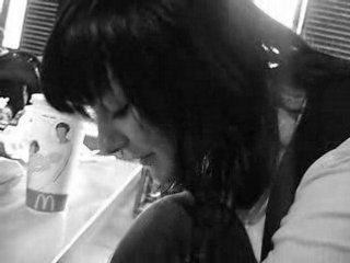 Emy qui se déshabille à MacDo xD__