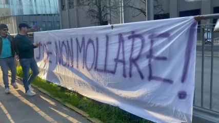 Video herunterladen: Video Fiorentina, striscione dei tifosi per Barone: 