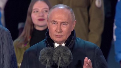 푸틴 "육지로 크림반도 간다"...대선 승리 후 첫 군중 연설 / YTN