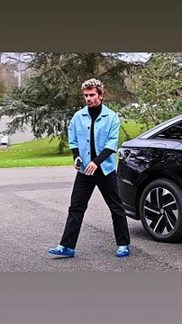 L'arrivée des #Bleus à #Clairefontaine un véritable #défilé de #mode de #equipedefrance