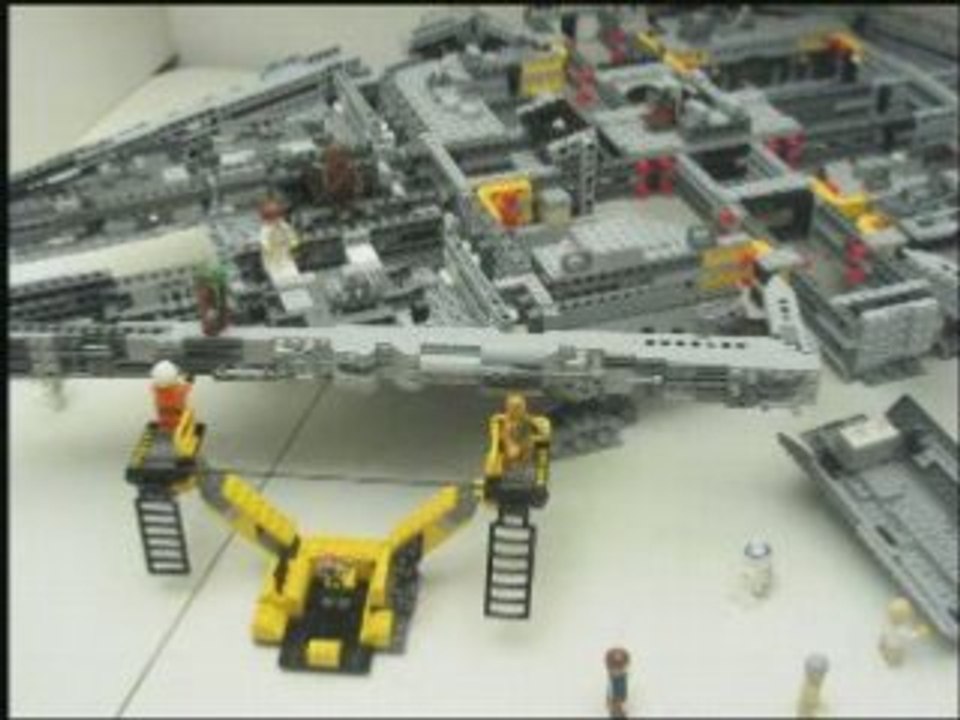 Star Wars Lego Millennium Falcon construction - scene 5