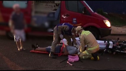 Condutor de moto fica ferido ao se envolver em acidente com Punto no Claudete