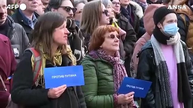 Elezioni in Russia, proteste anti Putin davanti alle ambasciate di Mosca in Europa